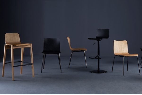 Thiết kế lưng ghế uốn cong từ chất liệu gỗ plywood bền đẹp